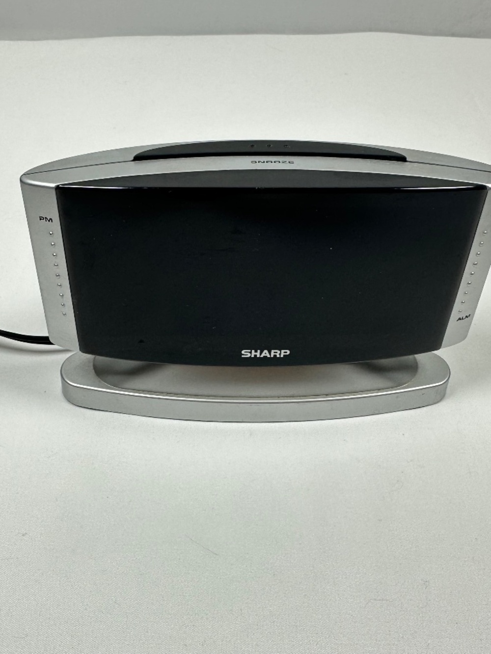 Sharp SPC033 LED Digital Alarm Clock 90 Degree Swiveling Base Plug In & Battery